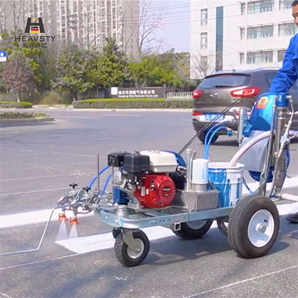 Optimiser l'entretien des routes avec des équipements de marquage au sol automatisés