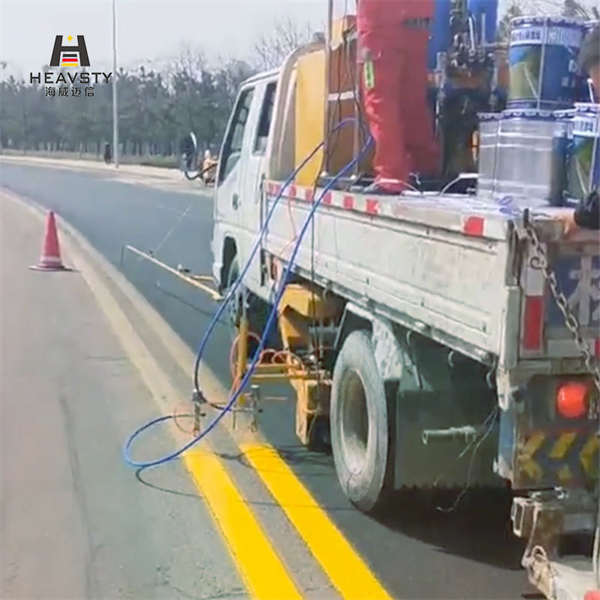 Révolutionnez votre flux de travail de marquage routier avec des machines montées sur fourgon