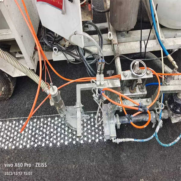 La polyvalence des camions de marquage routier