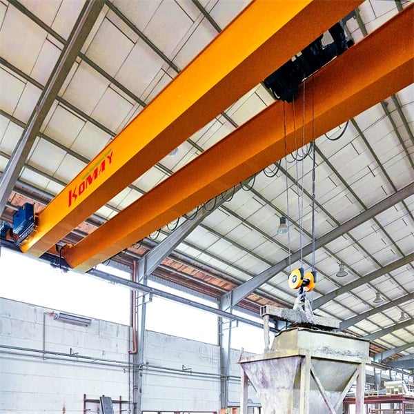 Tiện lợi và linh hoạt ngay trong tầm tay với cần cẩu điện điều khiển từ xa không dây.