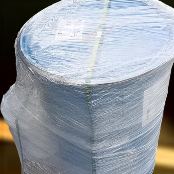 Bu yapıştırıcı, ahşaptan metale, fiberglass'e kadar çeşitli yüzeylerde çalışır.