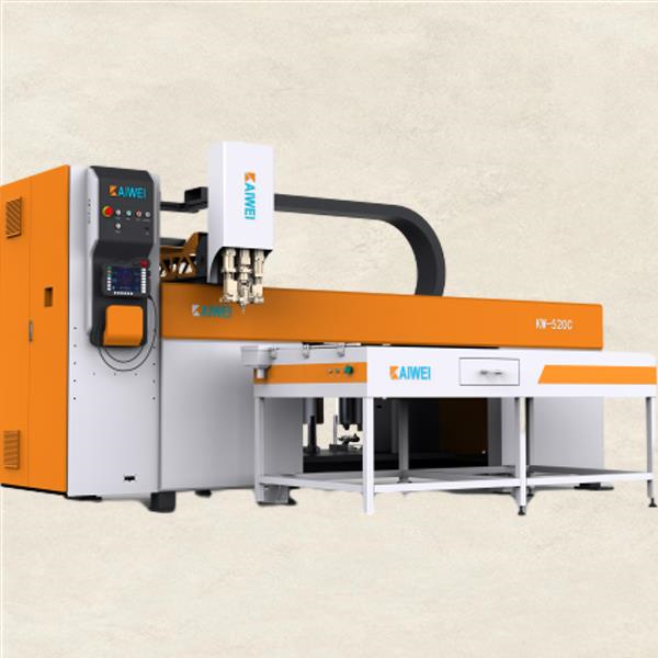 Revolutionerer foamproduktion med skarpt pointerede dempningsmaskiner