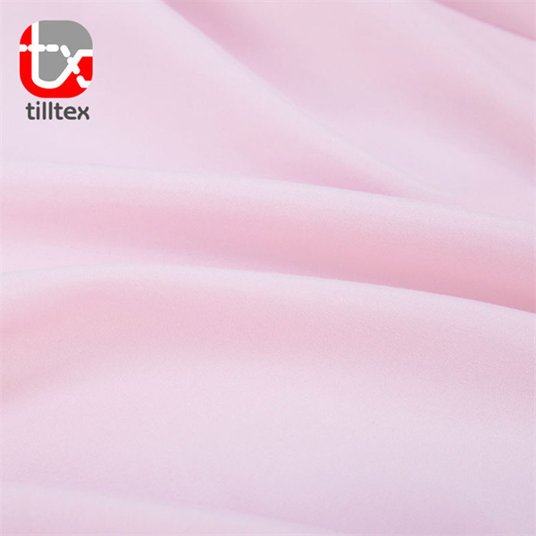 Utilisation des draps de lit rose