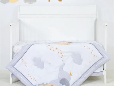 Fabrication de jeux de draps de lit pour berceau avec des procédés textiles respectueux de l’environnement