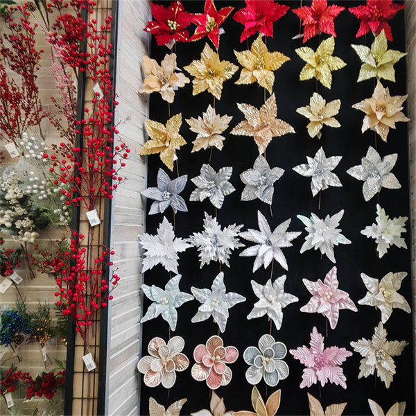 キャンディーケーンの象徴的な赤と白の色がどのようにしてクリスマスの花の品種に影響を与えたか