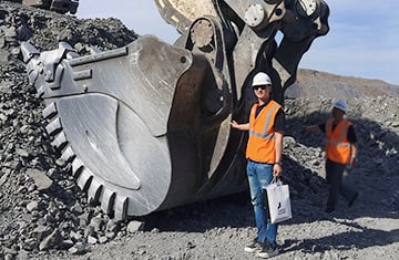 Tilpasset ekstremt robust spand for 250 tons LIEBHERR excavator