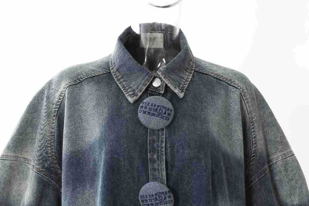 Spring New Designer Large Button Washed Denim Loose Fit Lapel Casual Cocoon Coat Women's Slightly Drop Shoulder Shirt manufacture