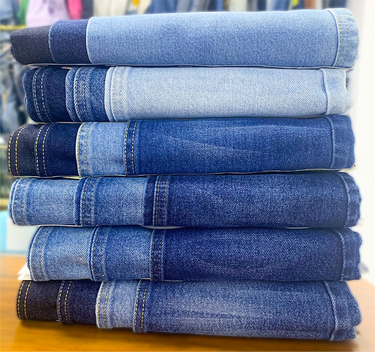 Custom wholesale factory direct sales ladies new casual fashion pocket design decoration medium blue wash micro flared jeans supplier
