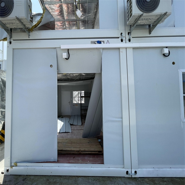 Explore the endless design possibilities of prefab house shipping containers and see why they offer a completely customizable housing solution.
