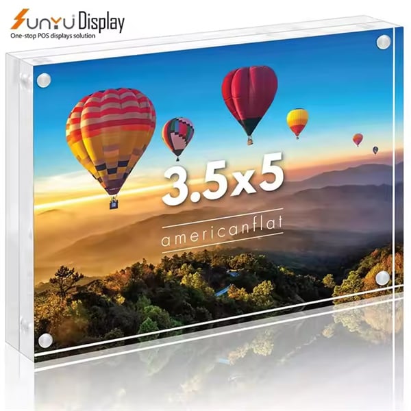 Securely hold several photos at once with a magnetic block