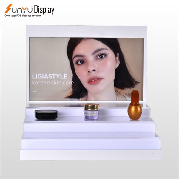 Erakutsi Zure Produktuak 3 Martxaneko Lagunera Erakuslearekin