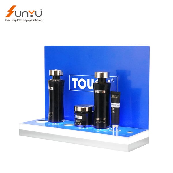 The Benefits of Using Acrylic Displays in Retail
