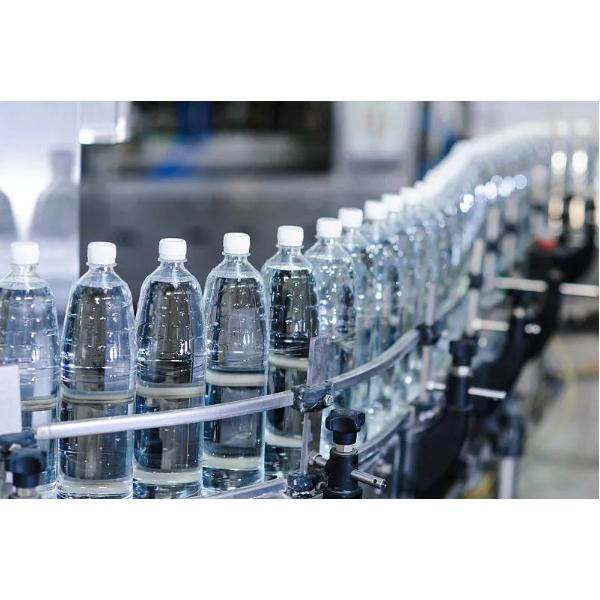 Características ecológicas de la máquina de llenado de agua en botellas PET