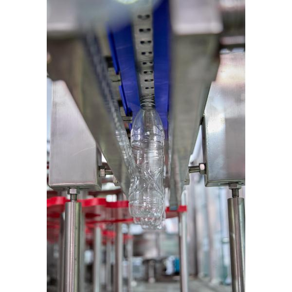 Maximizați producția și Minimizați timpul de nefuncționare cu Mașina noastră 3 în 1 de Spălare, Umplere și Capsulare cu Apă