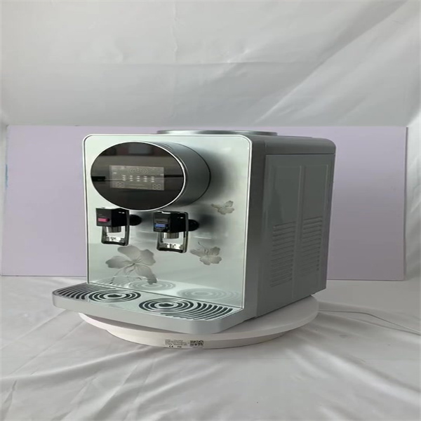 The Pebble Ice Maker Machine