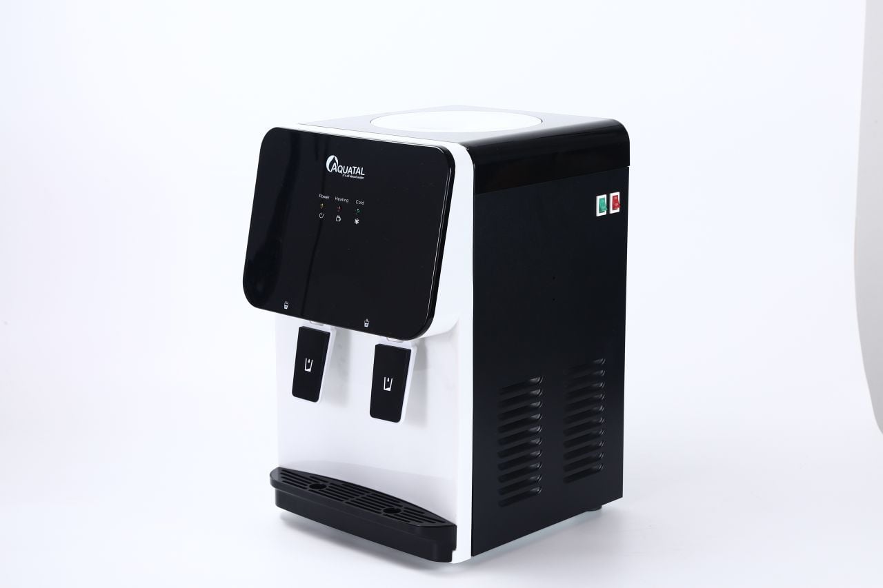 Alami kenyamanan terbaik dari dispenser air dengan pilihan air panas dan dingin.