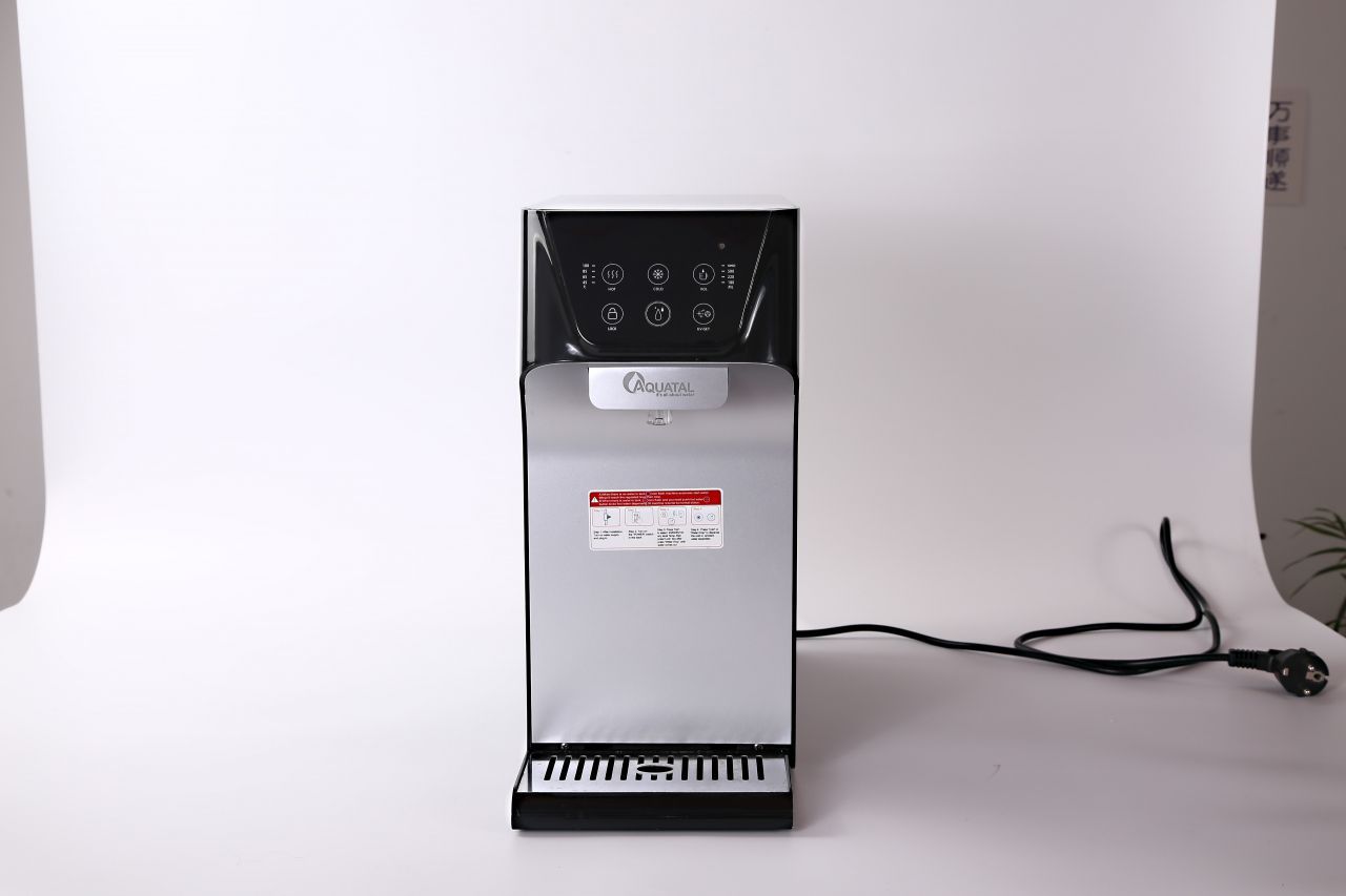 どんなインテリアにも合うスタイリッシュで洗練されたデザインのウォーターディスペンサー - ホット&コールド機能付き
