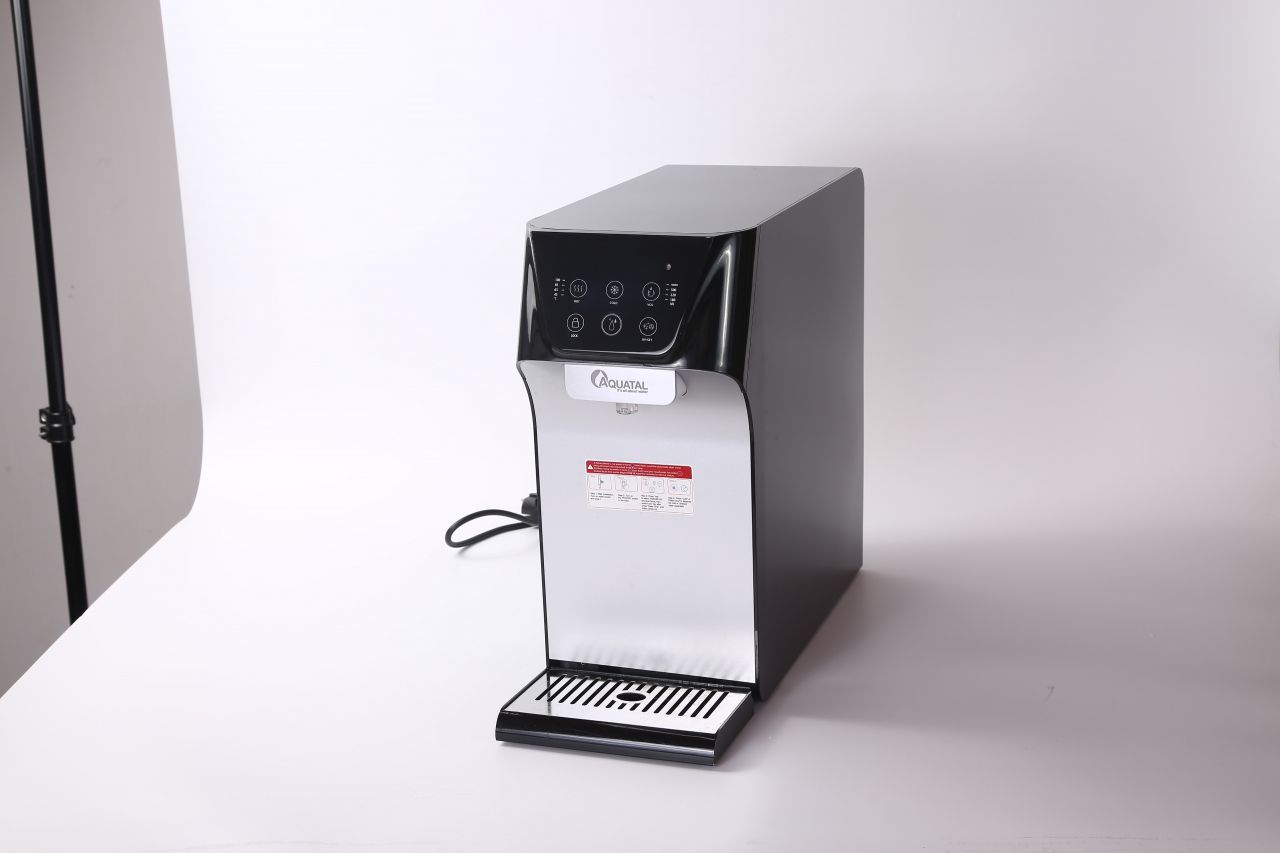 家庭やオフィス用の便利で効率的なウォーターディスペンサー