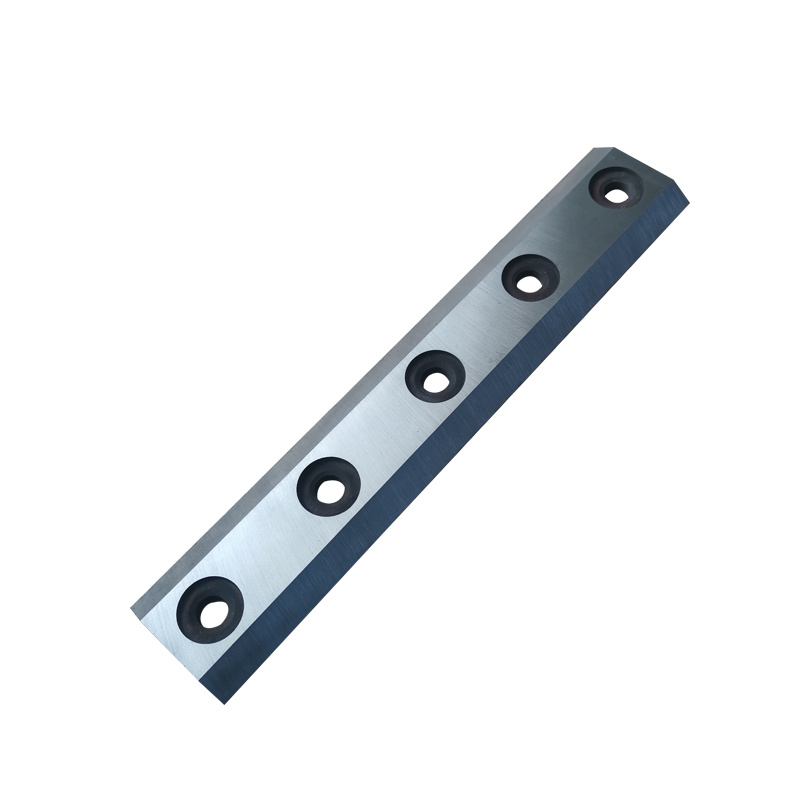 Durable blades for heavy-duty chipping