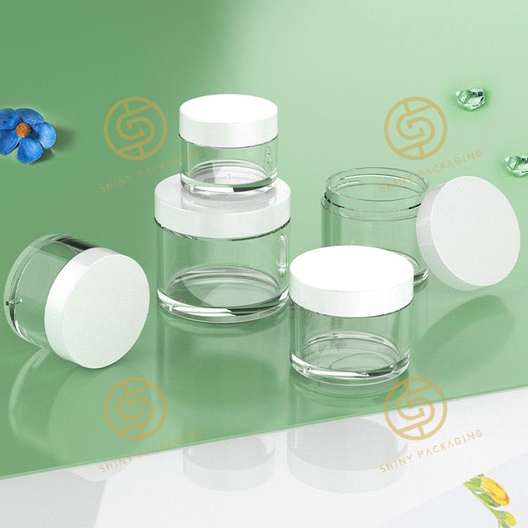 Perfect for meal prepping or storing leftovers, these 500ml containers with lids are a kitchen essential