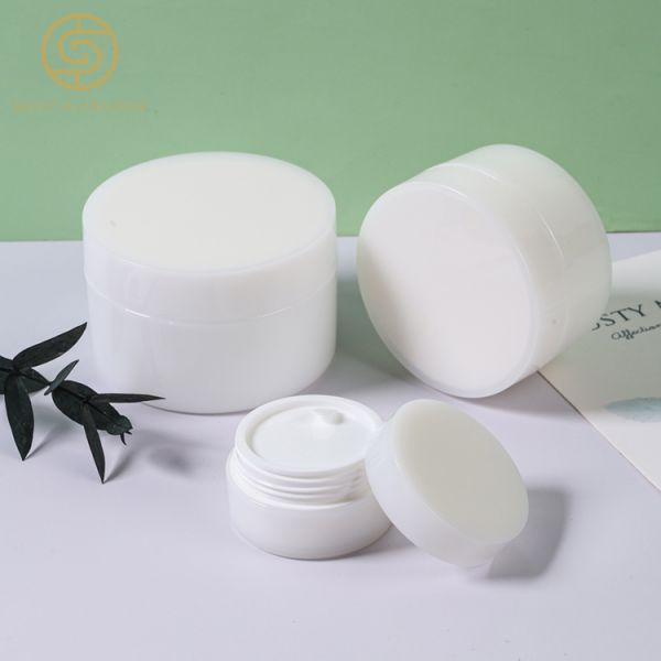 Usage of Plastic Jars for Cream