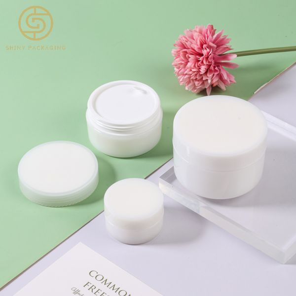 Features of Beautiful Packaging Makeup: