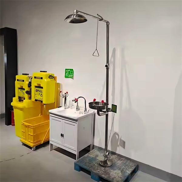 The Benefits of Emergency Shower Stations