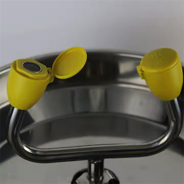 The Importance of Using an Eye Wash