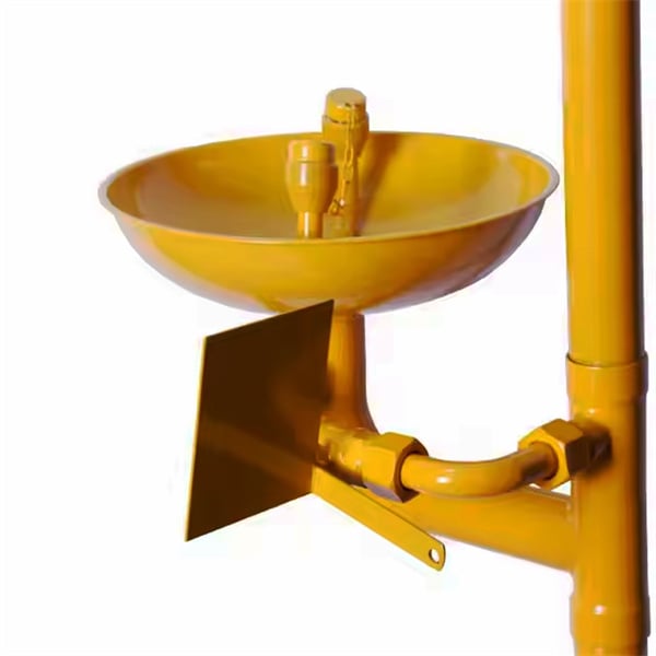 Easy to use and refillable eyewash station for safety on the move