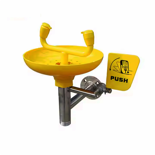 How Buffered Eyewash Can Minimize Eye Damage in the Event of Accidents