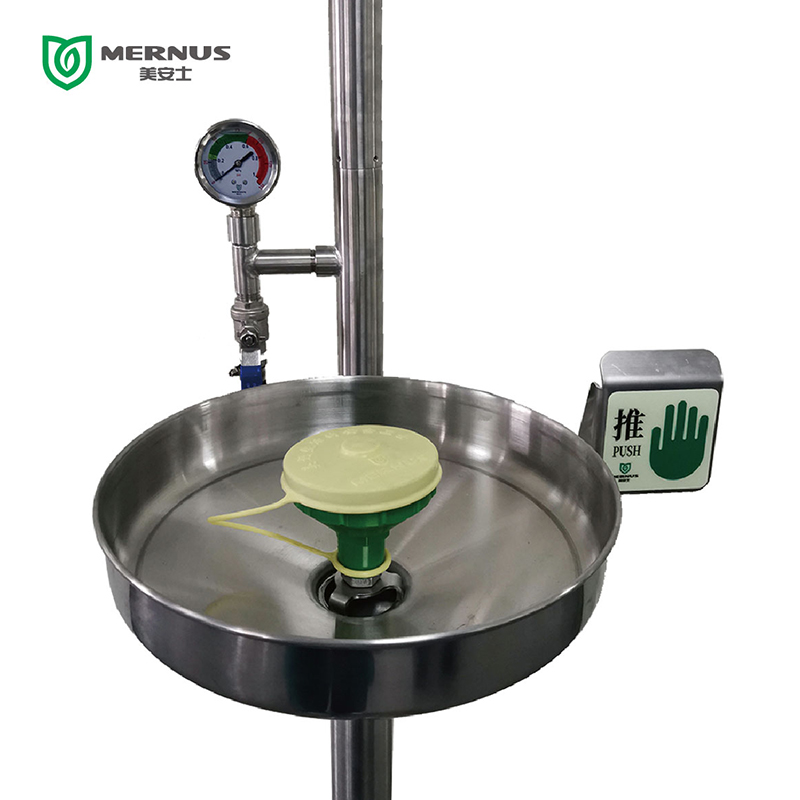 How Eyewash Stations in Science Labs Enhance Emergency Response Times