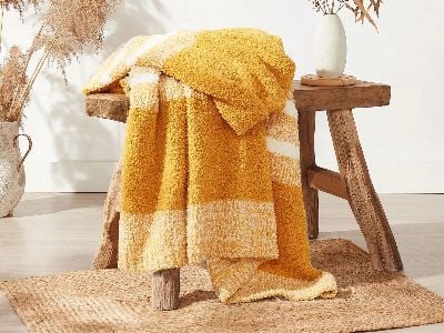 How to ensure color consistency in a bulk order of Throw&Blanket