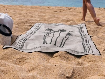Elevate Your Outdoor Experience with Our Durable Beach Towels
