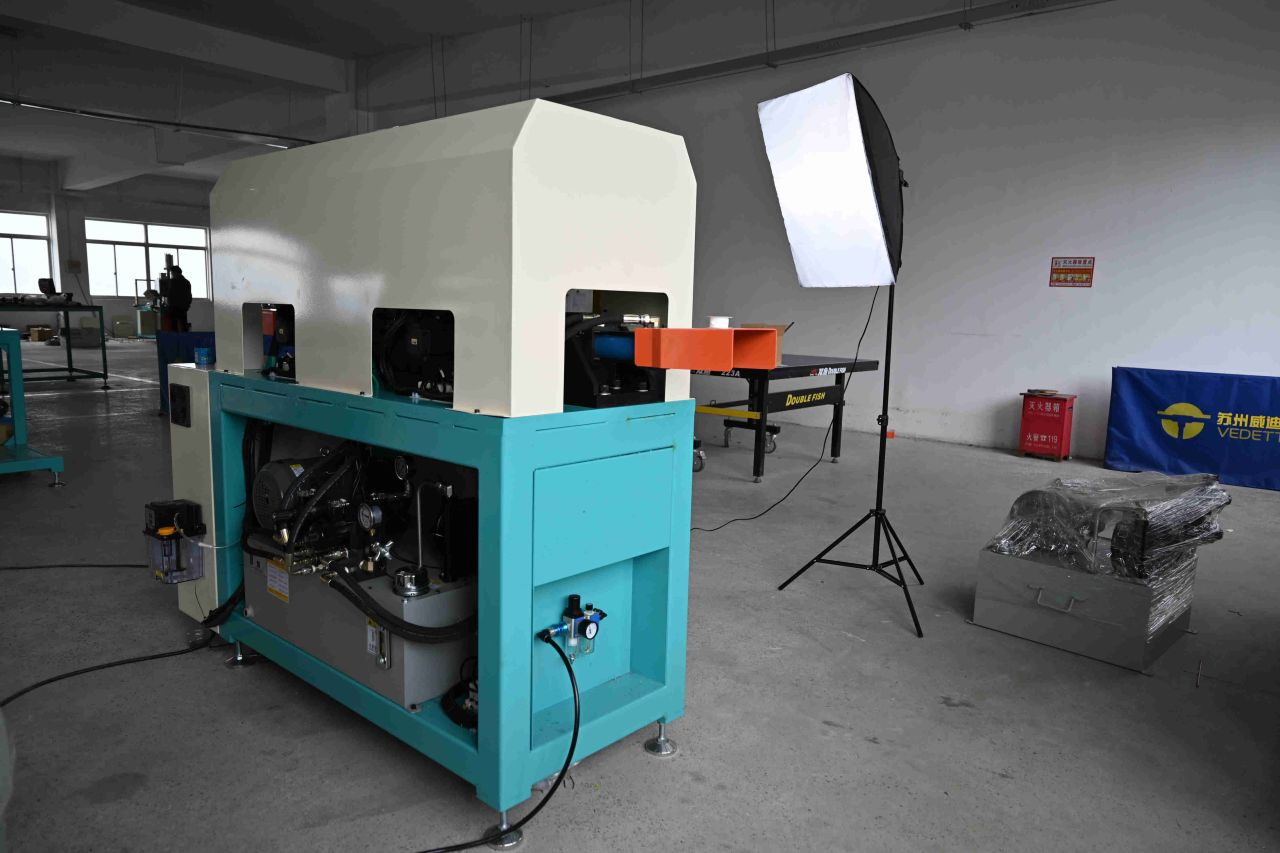 تعظيم الإنتاجية مع الميزات المتقدمة لآلات ثني CNC