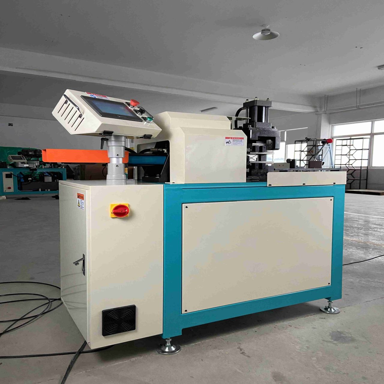 كيف تضمن ماكينات CNC الدقة؟