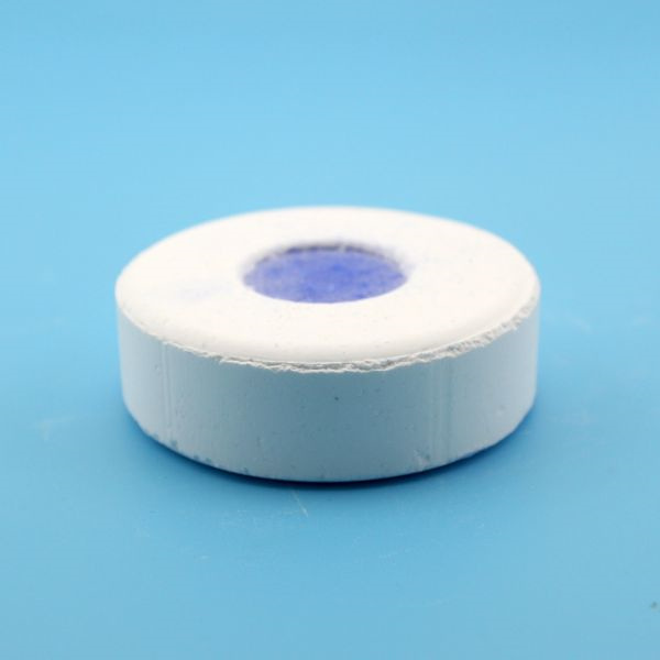 Tugutan ang lakas sa bleach tablets aron makuha ang malinis ug sigurado nga tubig sa imong pool alang sa pagsulti.