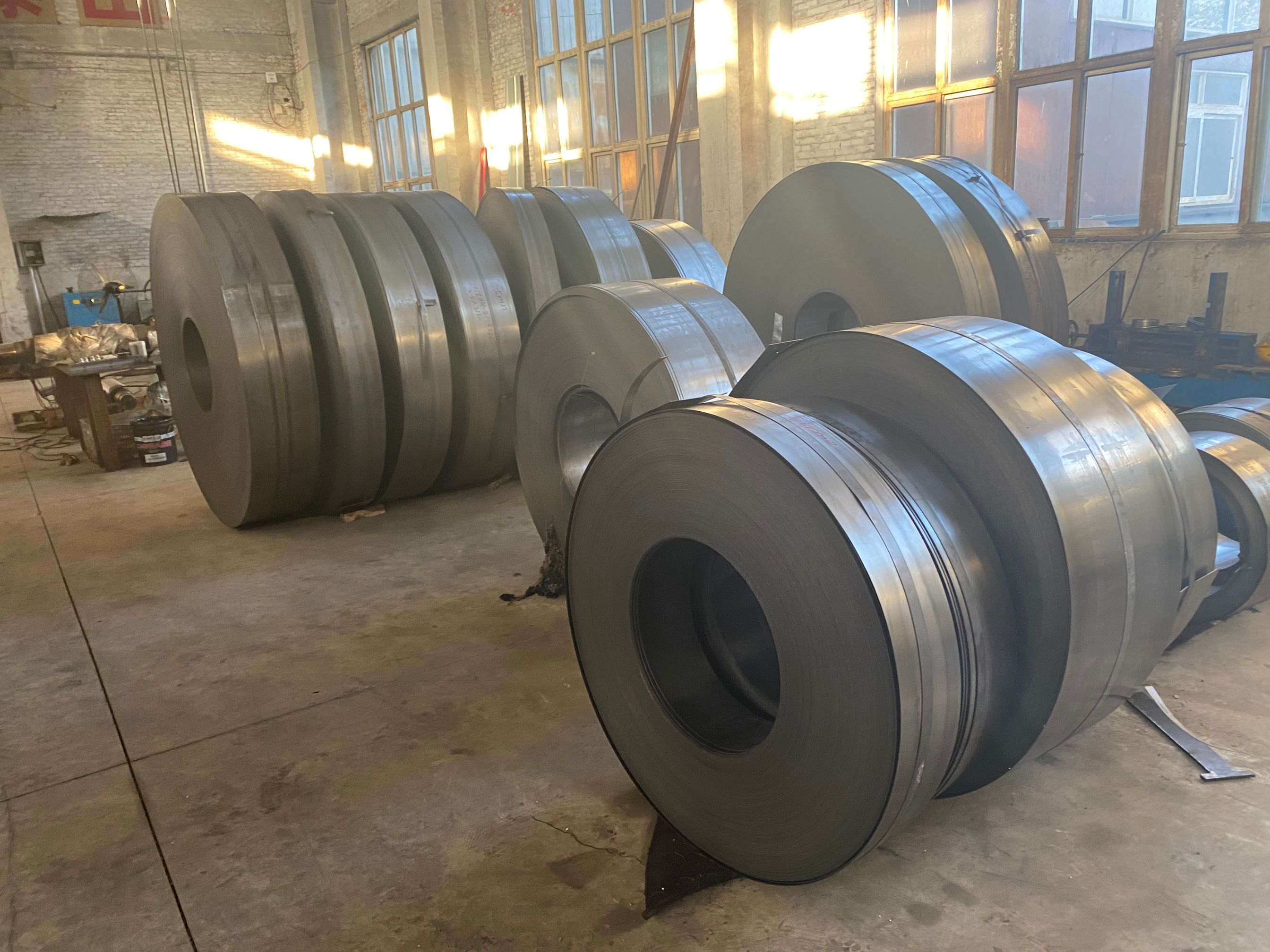 Factory selling 0.03mm 0.04mm 0.05mm 0.06mm 0.08mm thin 304 sheet aofeng factory stock stainless steel coil details