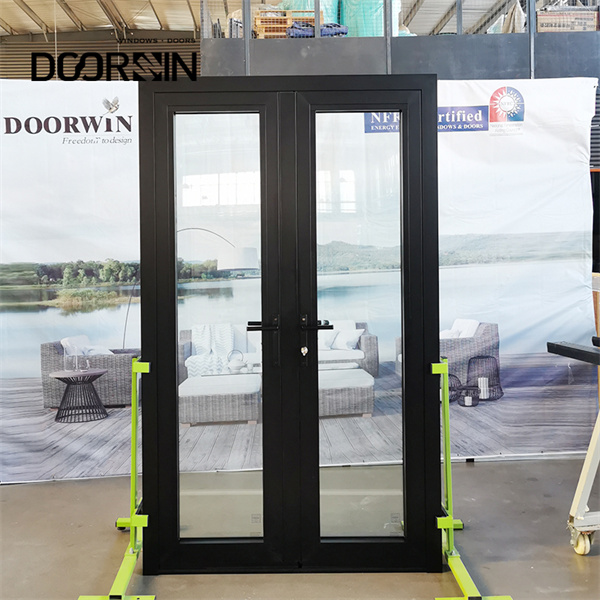 Die Vorteile von French Doors mit Schutzglas für moderne Wohn Designs.