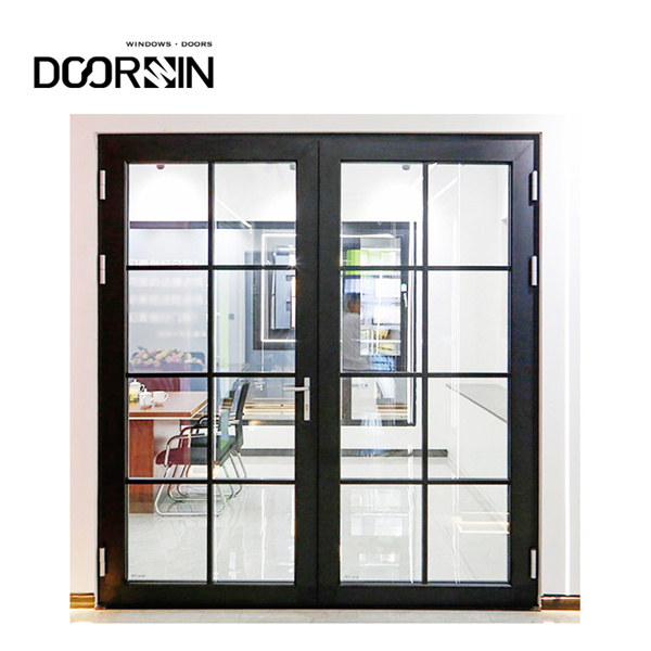 Verändere deinen Lebensraum mit French Doors aus Schutzglas – eine praktische Investition.