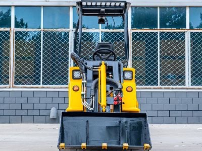 Electric Forklift Basics: Battery Types, Charging Cycles, and Warehouse Operating Standards