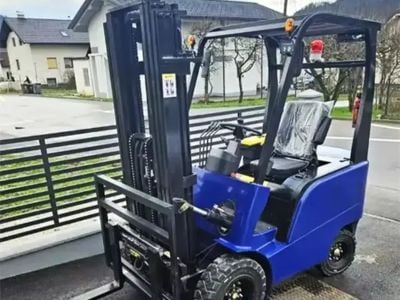Electric vs. Diesel Forklifts: Long-Term Cost Analysis for Logistics and Warehousing