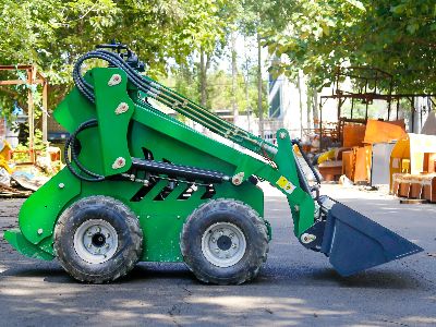 Why Choose Our Skid Steers: Reliable Hydraulic Systems and a 2-Year Warranty