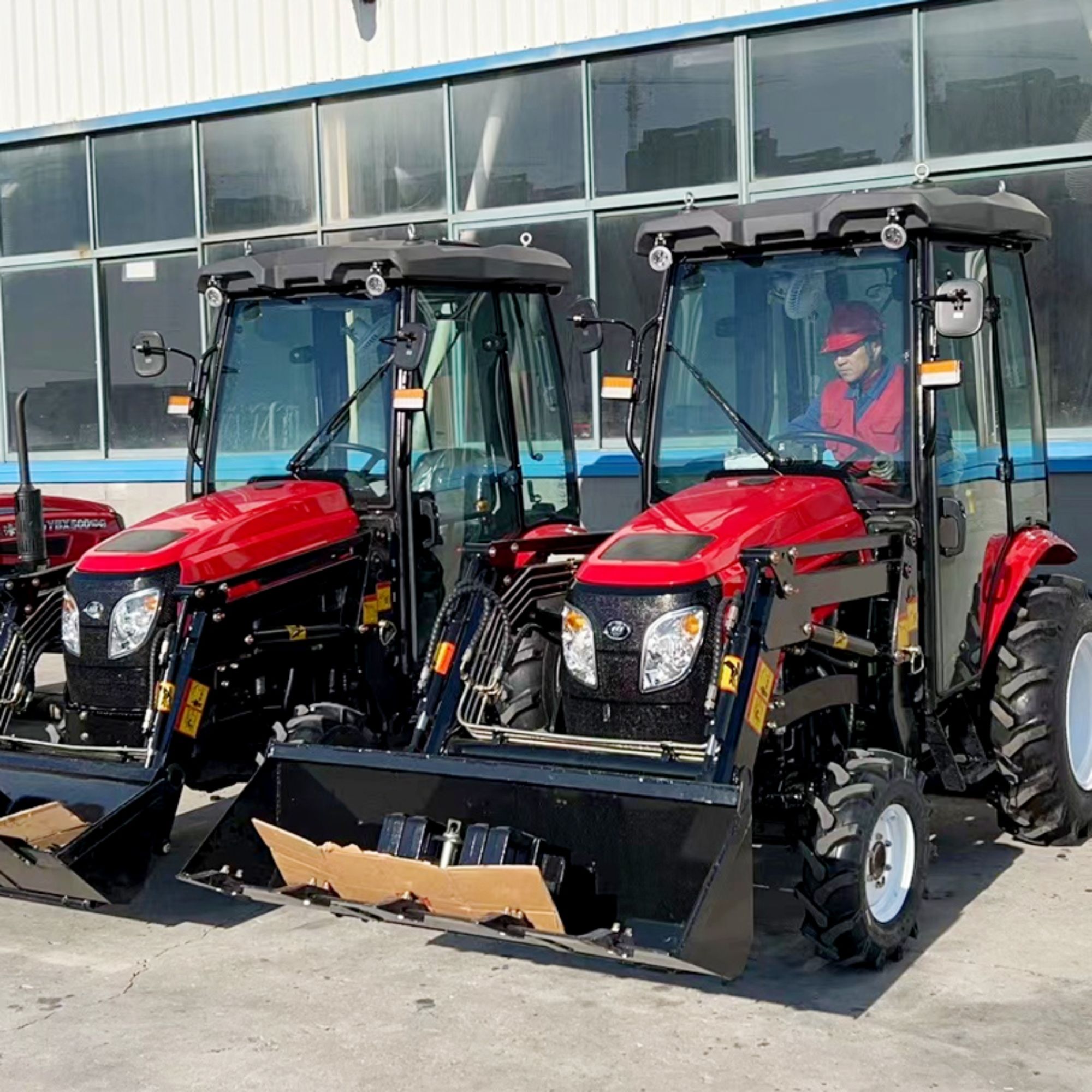 TY25HP-50HP Зөөврөлтэй тракторууд kubota 4 үзүүлэлтийн трактор амьсгалаар ашигладаг бага хэмжээтэй трактор борлуулагдаж байна