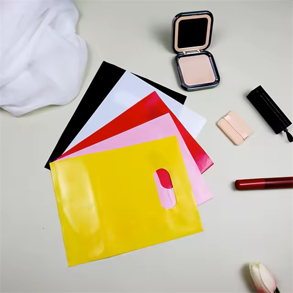 Show Off Your Unique Style with a Personalized Makeup Case