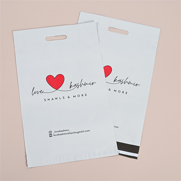The Benefits of Using Poly Mailing Bags