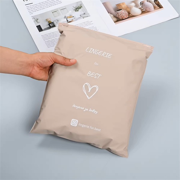 Say Goodbye to Cluttered Closets with These Handy Storage Bags