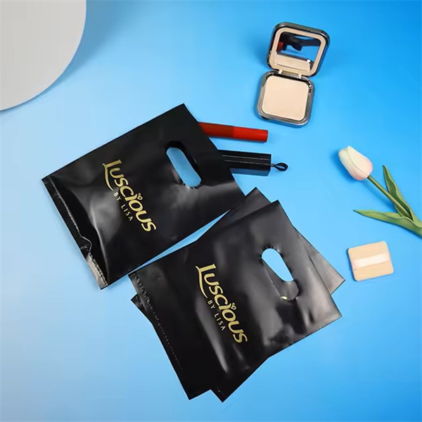 Upgrade Your Beauty Game with a Tailor-Made Makeup Bag