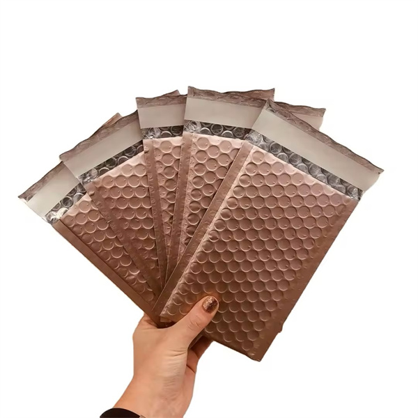 Maximize your shipping efficiency with mailer bubble envelopes.