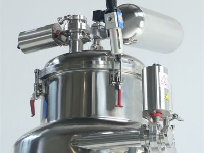 Хигиенични смесители с подова конструкция за употреба в хранителната и фармацевтичната промишленост