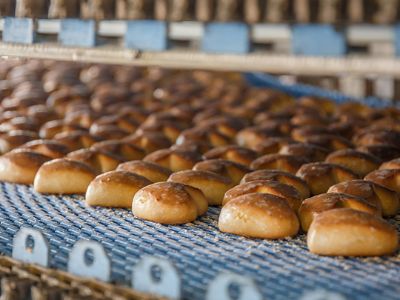 The Engineering Behind Precision Bottle Separation Conveyors
